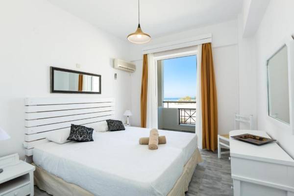 One Bedroom Apartment with Balcony - Accommodation